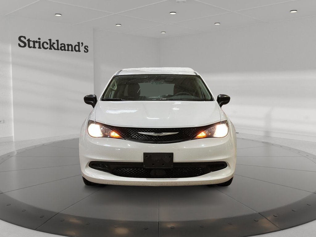 2024 Chrysler Grand Caravan SXT in Stratford, Ontario - 2 - w1024h768px