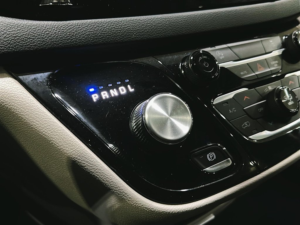 2024 Chrysler Grand Caravan SXT in Stratford, Ontario - 14 - w1024h768px