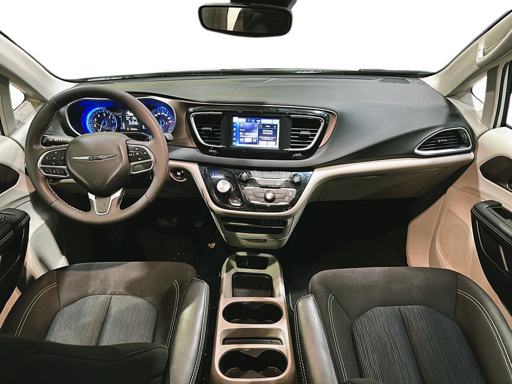 2024 Chrysler Grand Caravan SXT in Stratford, Ontario - 9 - w1024h768px