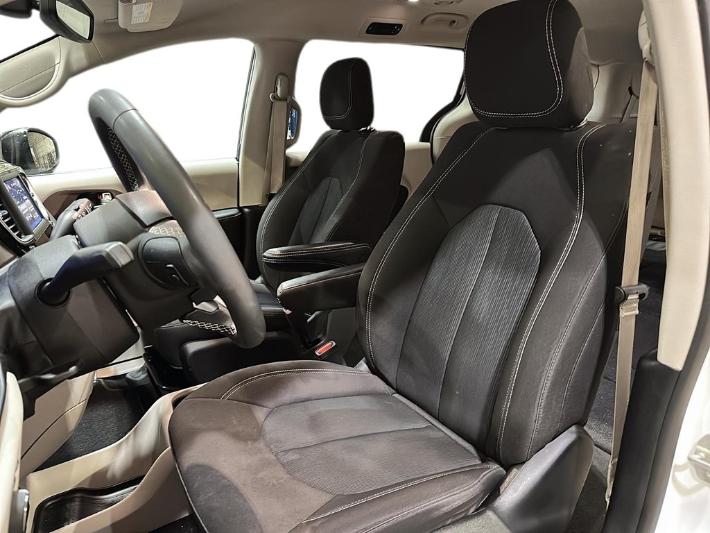 2024 Chrysler Grand Caravan SXT in Stratford, Ontario - 8 - w1024h768px