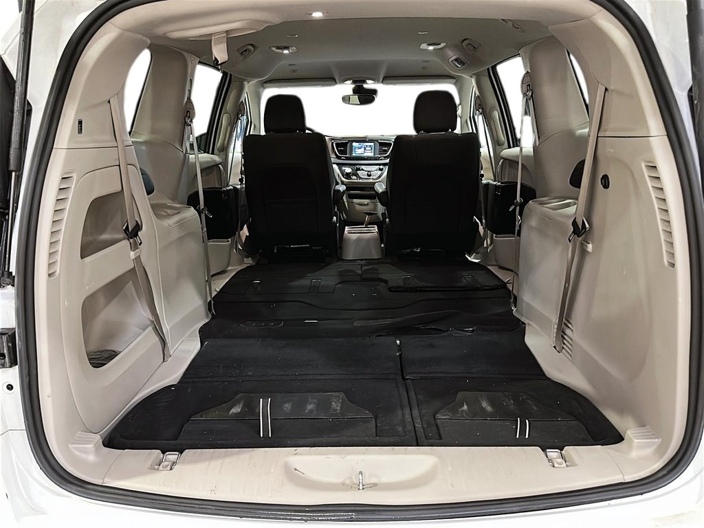 2024 Chrysler Grand Caravan SXT in Stratford, Ontario - 6 - w1024h768px