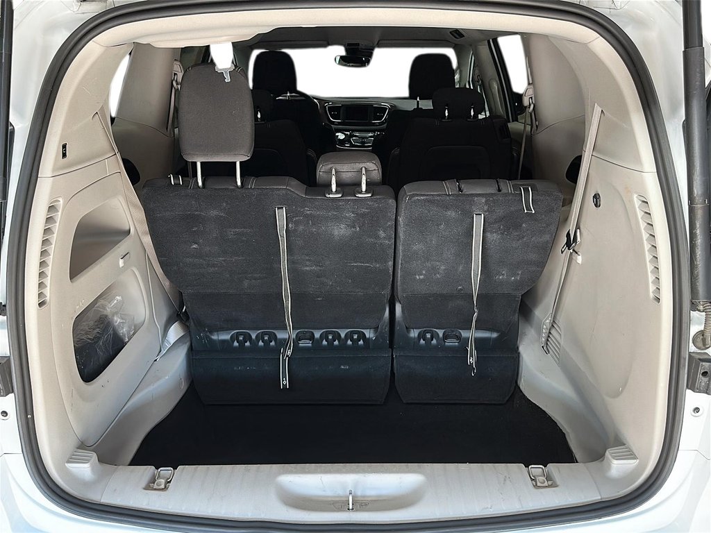 2024 Chrysler Grand Caravan SXT 3ROW in Stratford, Ontario - 6 - w1024h768px