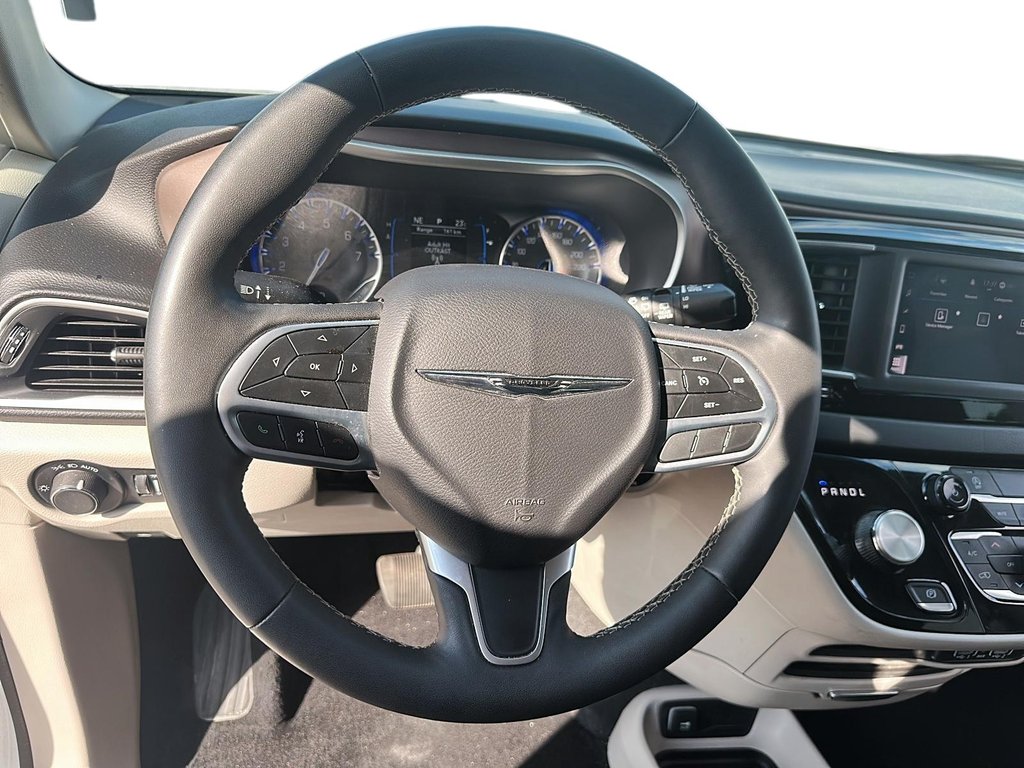 2024 Chrysler Grand Caravan SXT 3ROW Minivan in Stratford, Ontario - 11 - w1024h768px