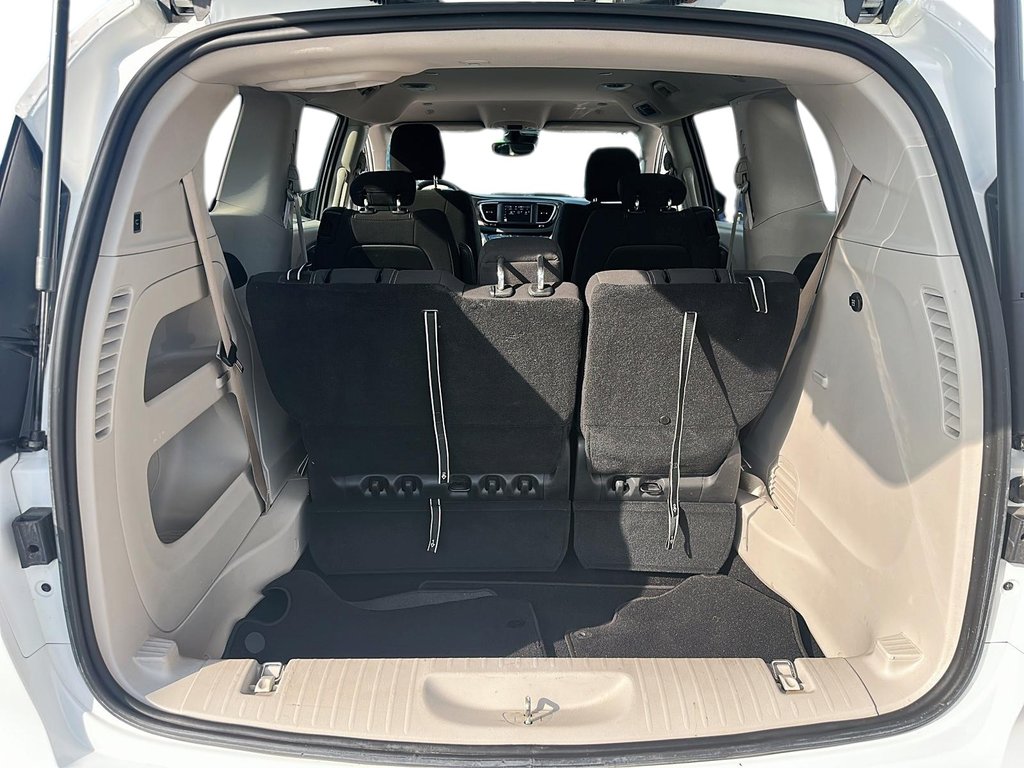 2024 Chrysler Grand Caravan SXT 3ROW Minivan in Stratford, Ontario - 6 - w1024h768px