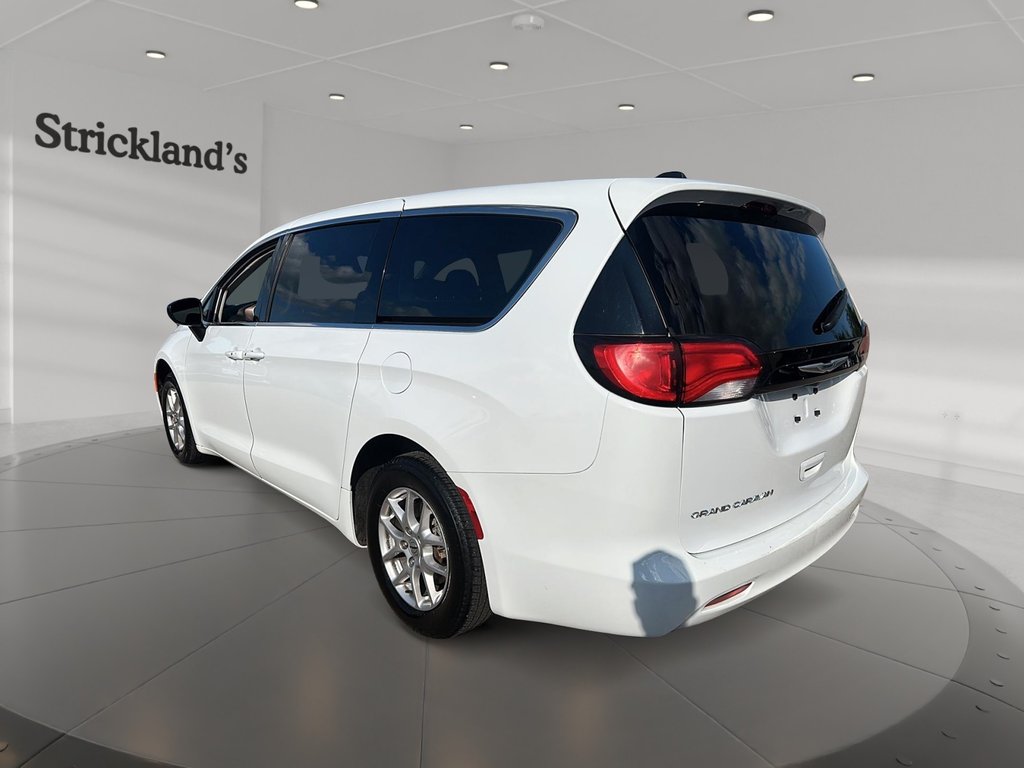 2024 Chrysler Grand Caravan SXT 3ROW Minivan in Stratford, Ontario - 4 - w1024h768px