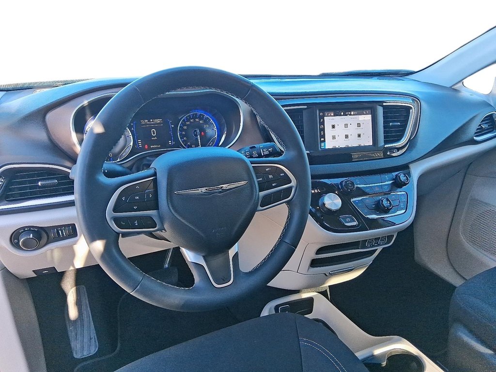 2024 Chrysler Grand Caravan SXT 3ROW in Stratford, Ontario - 11 - w1024h768px