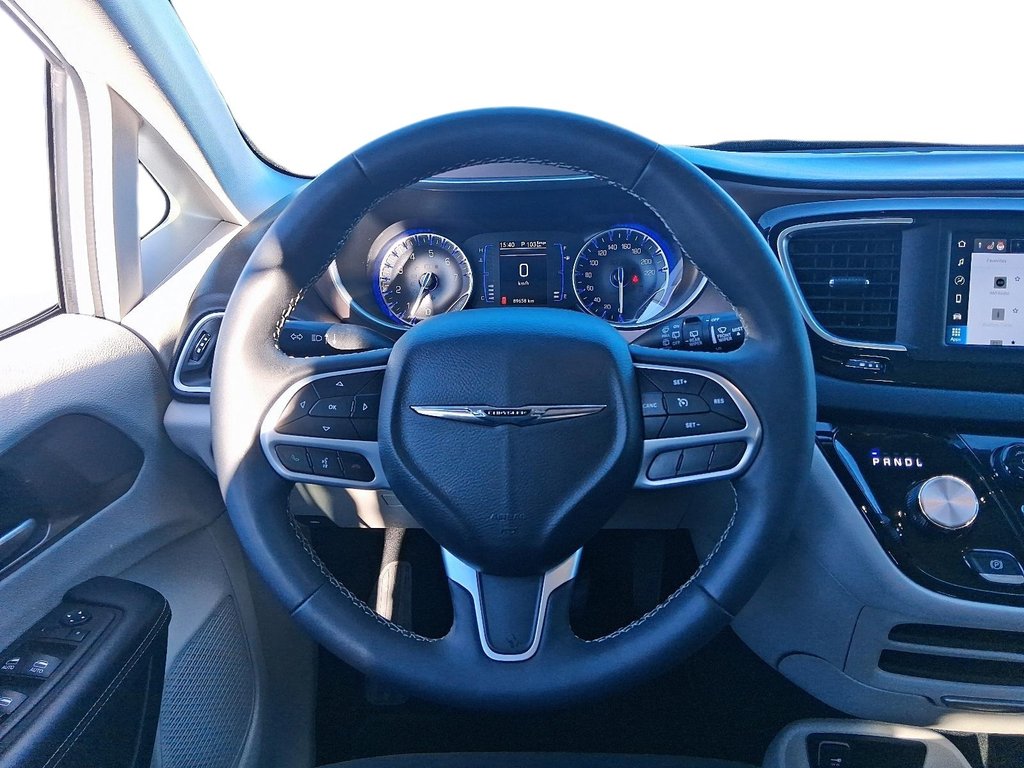 2024 Chrysler Grand Caravan SXT 3ROW in Stratford, Ontario - 13 - w1024h768px