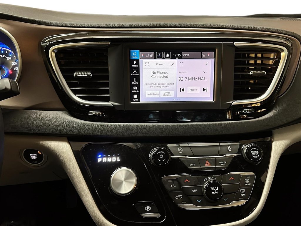 2024 Chrysler Grand Caravan SXT 3ROW in Stratford, Ontario - 16 - w1024h768px