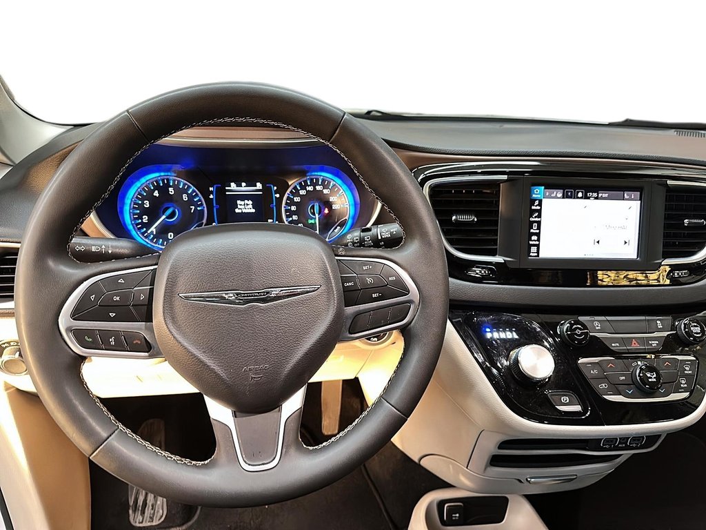 2024 Chrysler Grand Caravan SXT 3ROW in Stratford, Ontario - 13 - w1024h768px