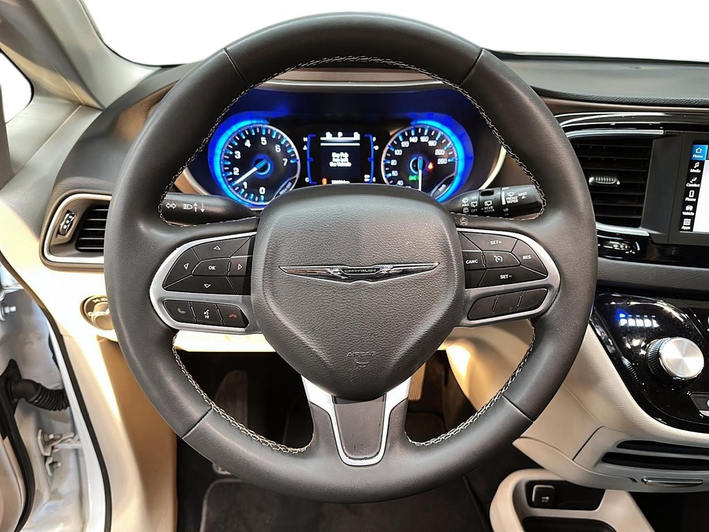 2024 Chrysler Grand Caravan SXT 3ROW in Stratford, Ontario - 11 - w1024h768px