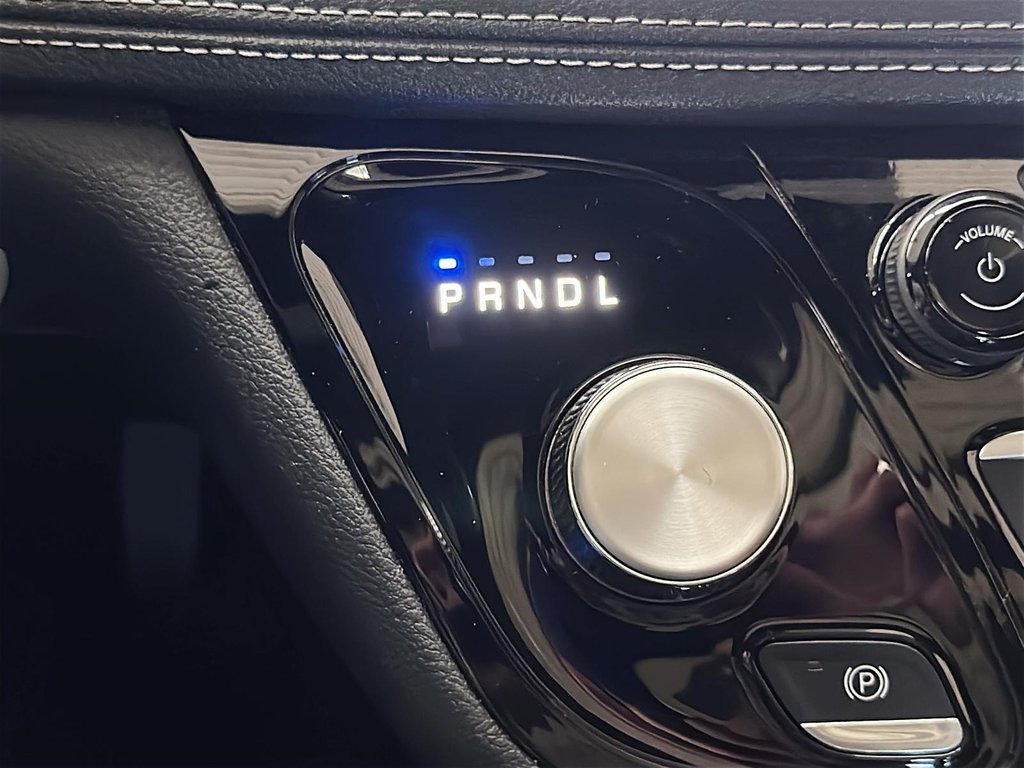 2024 Chrysler Pacifica TOURING S in Stratford, Ontario - 14 - w1024h768px