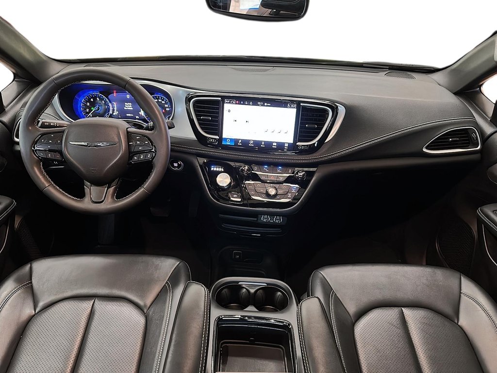 2024 Chrysler Pacifica TOURING S in Stratford, Ontario - 9 - w1024h768px