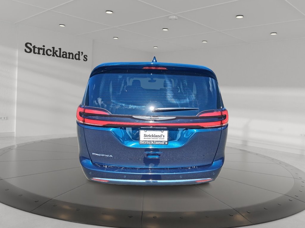 2024 Chrysler Pacifica TOURING L 3ROW in Stratford, Ontario - 3 - w1024h768px