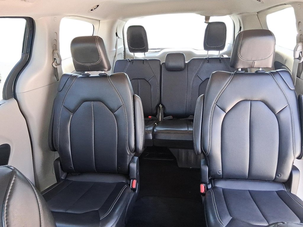 2024 Chrysler Pacifica TOURING L 3ROW in Stratford, Ontario - 9 - w1024h768px