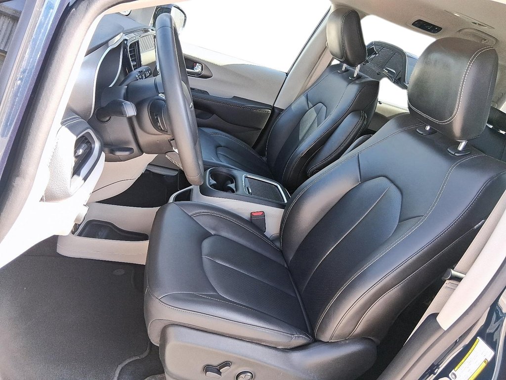 2024 Chrysler Pacifica TOURING L 3ROW in Stratford, Ontario - 8 - w1024h768px