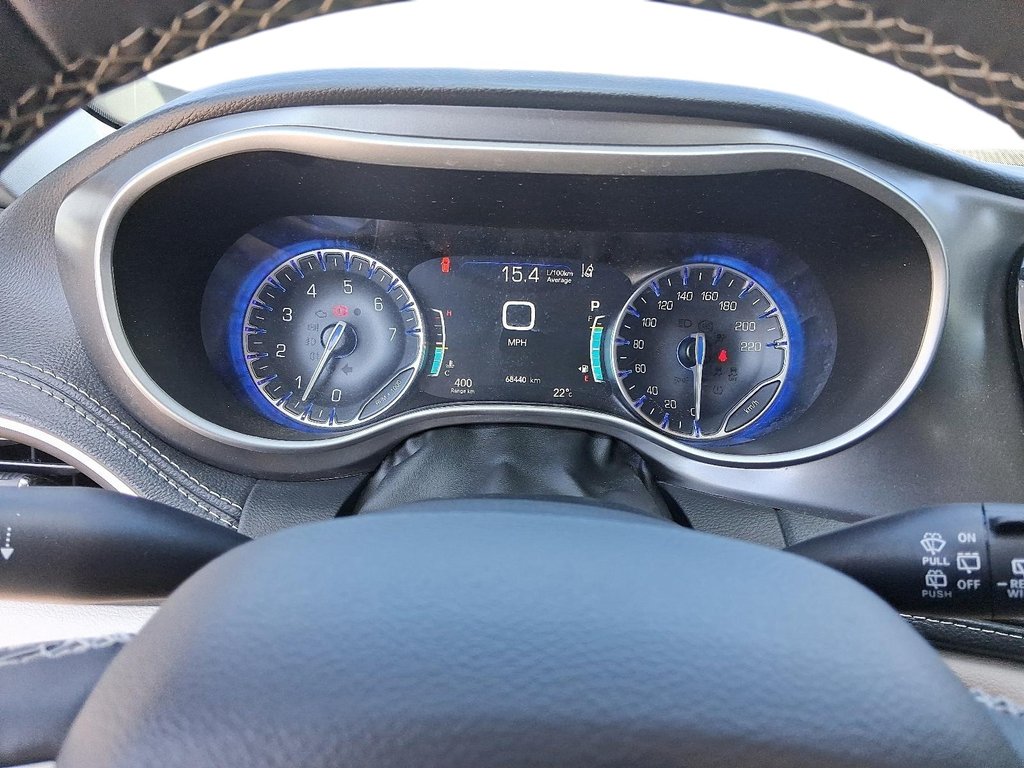 2024 Chrysler Pacifica TOURING L 3ROW in Stratford, Ontario - 14 - w1024h768px