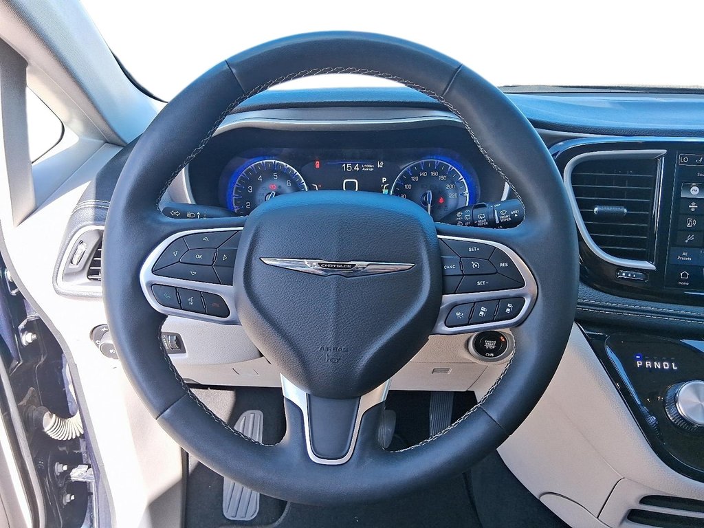 2024 Chrysler Pacifica TOURING L 3ROW in Stratford, Ontario - 12 - w1024h768px