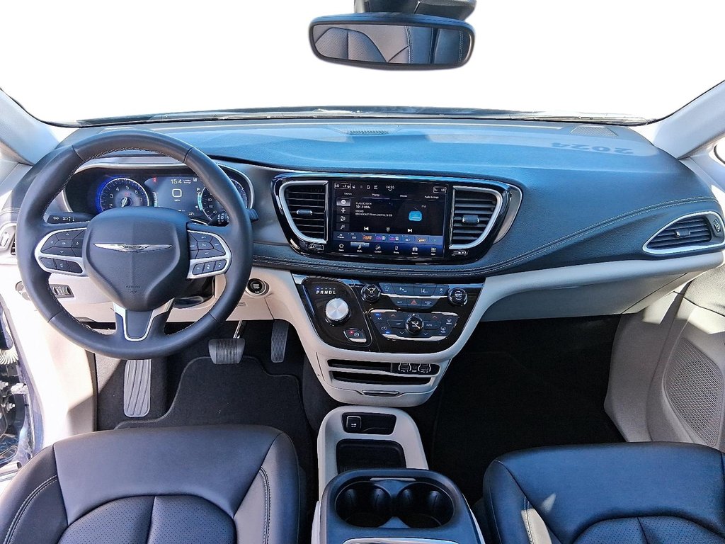 2024 Chrysler Pacifica TOURING L 3ROW in Stratford, Ontario - 10 - w1024h768px