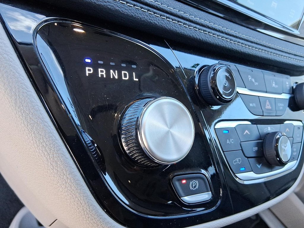 2024 Chrysler Pacifica TOURING L 3ROW in Stratford, Ontario - 16 - w1024h768px