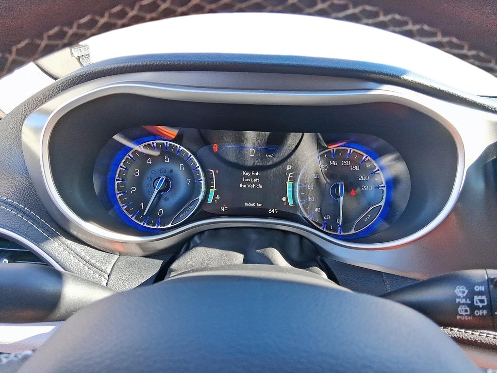 2024 Chrysler Pacifica TOURING L-3ROW in Stratford, Ontario - 14 - w1024h768px