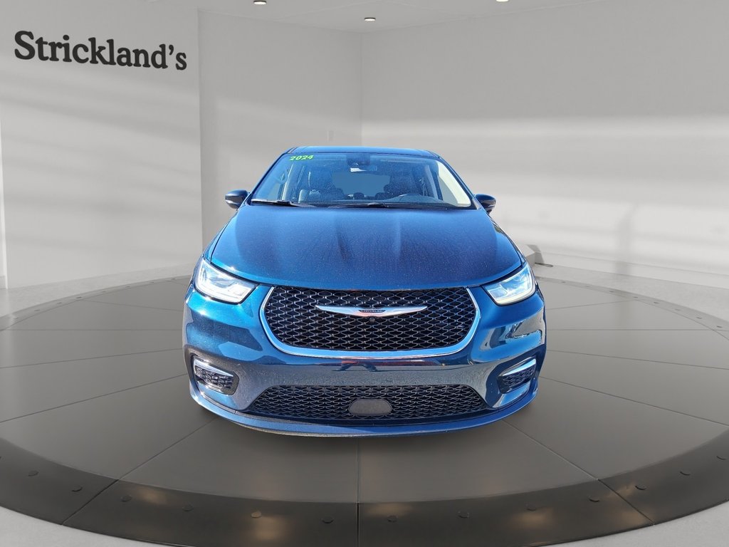 2024 Chrysler Pacifica TOURING L-3ROW in Stratford, Ontario - 2 - w1024h768px