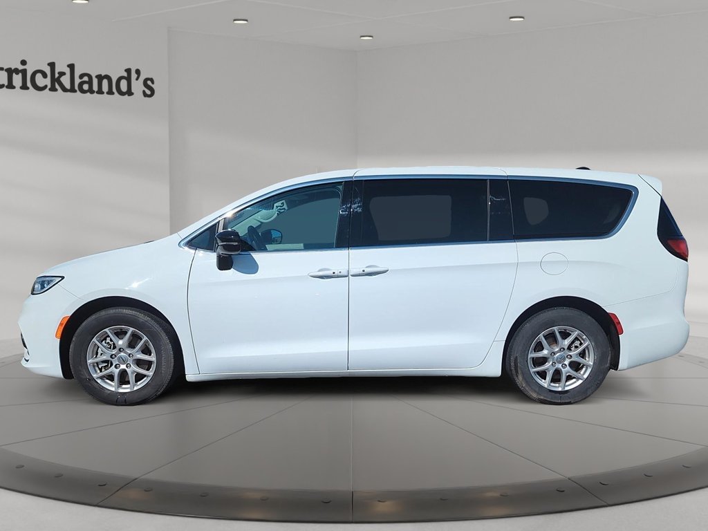 2024 Chrysler Pacifica TOURING L in Stratford, Ontario - 5 - w1024h768px