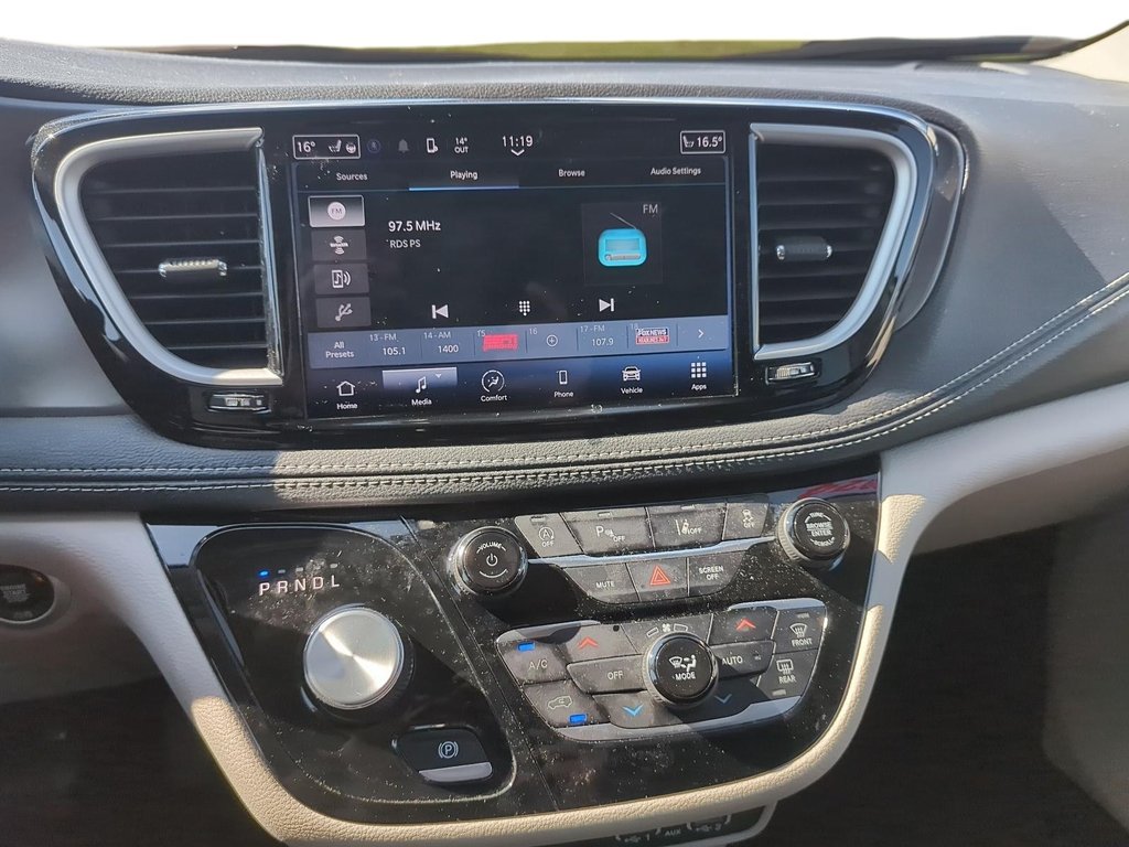 2024 Chrysler Pacifica TOURING L in Stratford, Ontario - 14 - w1024h768px