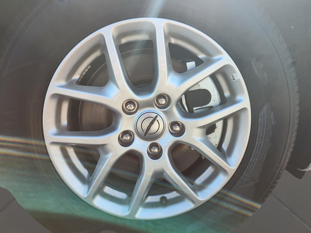 2024 Chrysler Pacifica TOURING L in Stratford, Ontario - 7 - w1024h768px