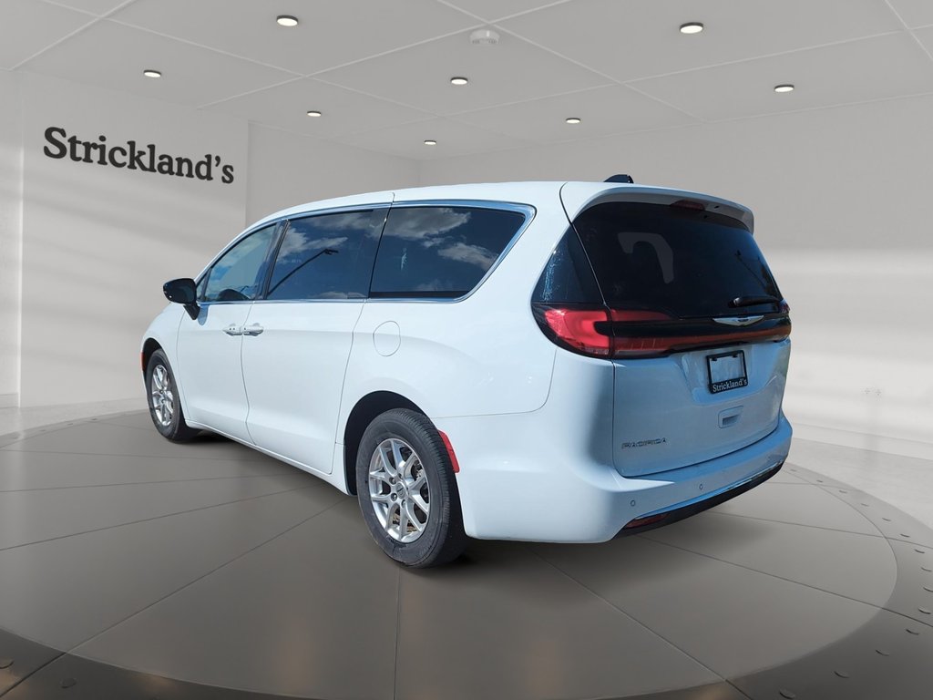 2024 Chrysler Pacifica TOURING L in Stratford, Ontario - 4 - w1024h768px
