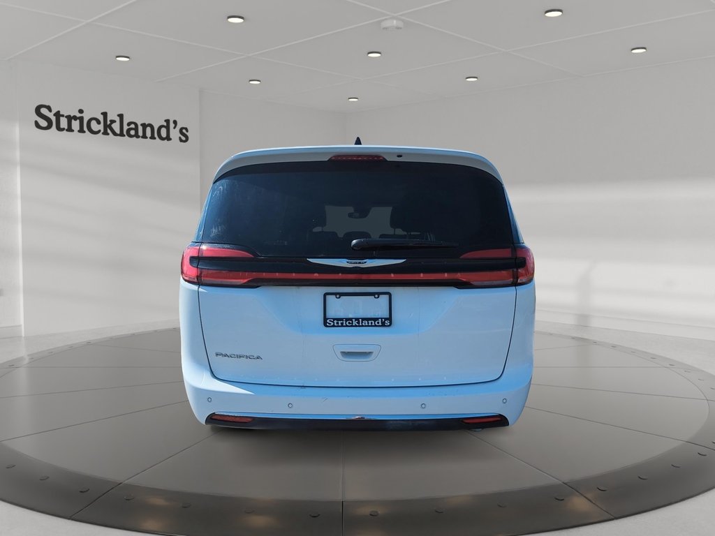 2024 Chrysler Pacifica TOURING L in Stratford, Ontario - 3 - w1024h768px