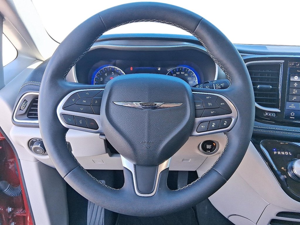 2024 Chrysler Pacifica TOURING L-3ROW in Stratford, Ontario - 12 - w1024h768px