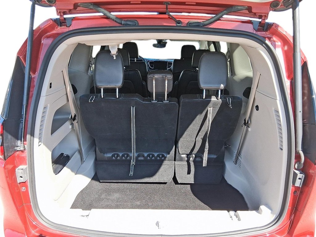 2024 Chrysler Pacifica TOURING L-3ROW in Stratford, Ontario - 6 - w1024h768px