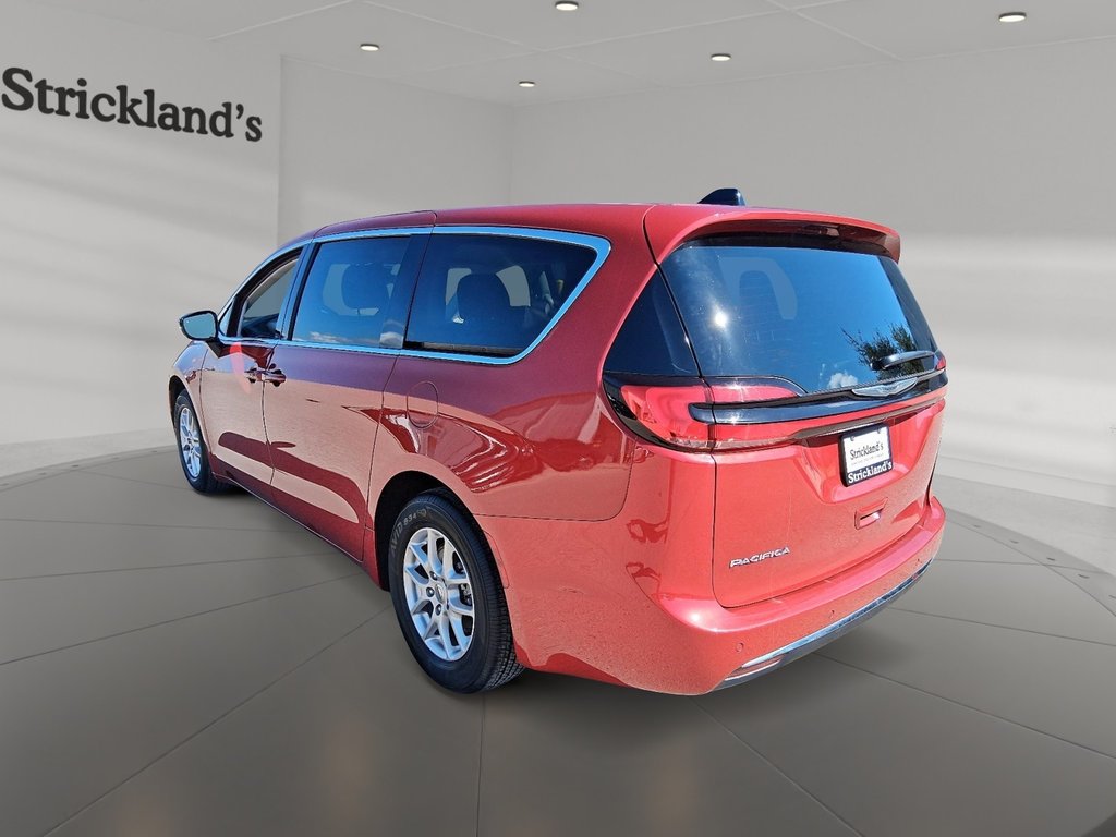 2024 Chrysler Pacifica TOURING L-3ROW in Stratford, Ontario - 4 - w1024h768px
