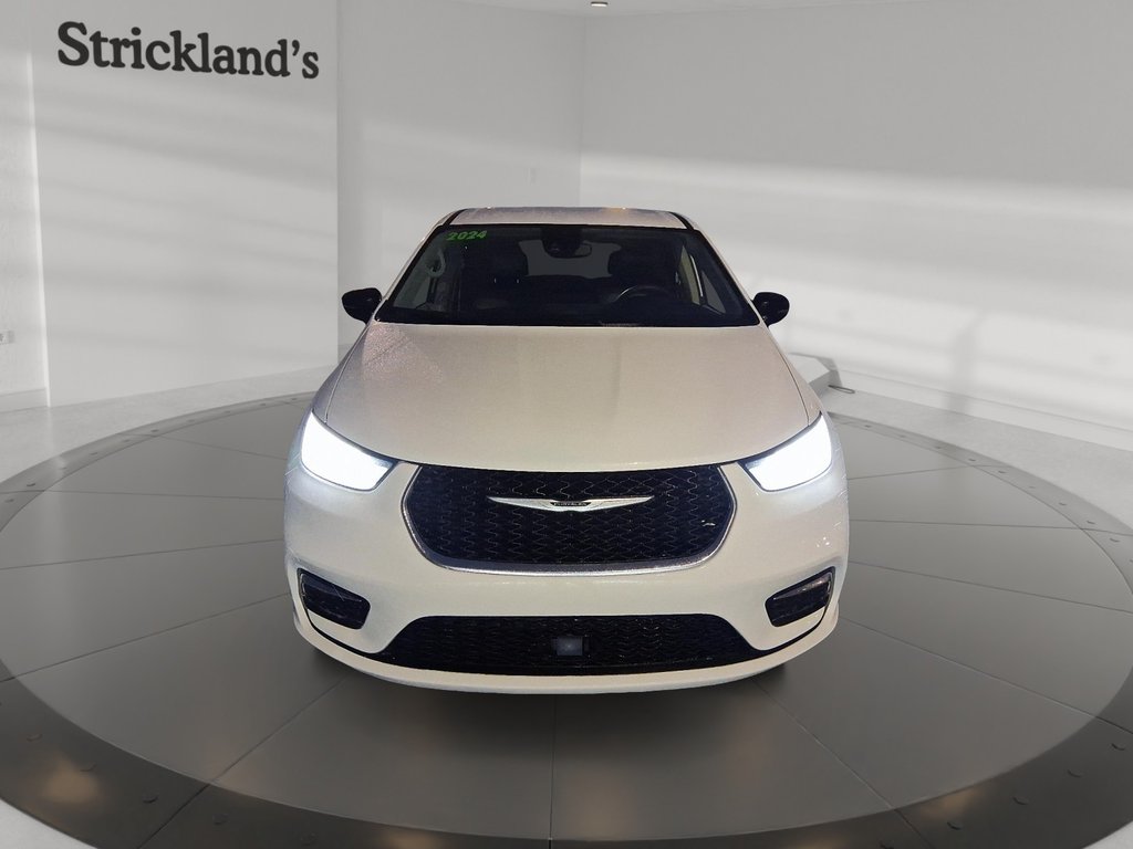 2024 Chrysler Pacifica TOURING-L 3ROW in Stratford, Ontario - 2 - w1024h768px