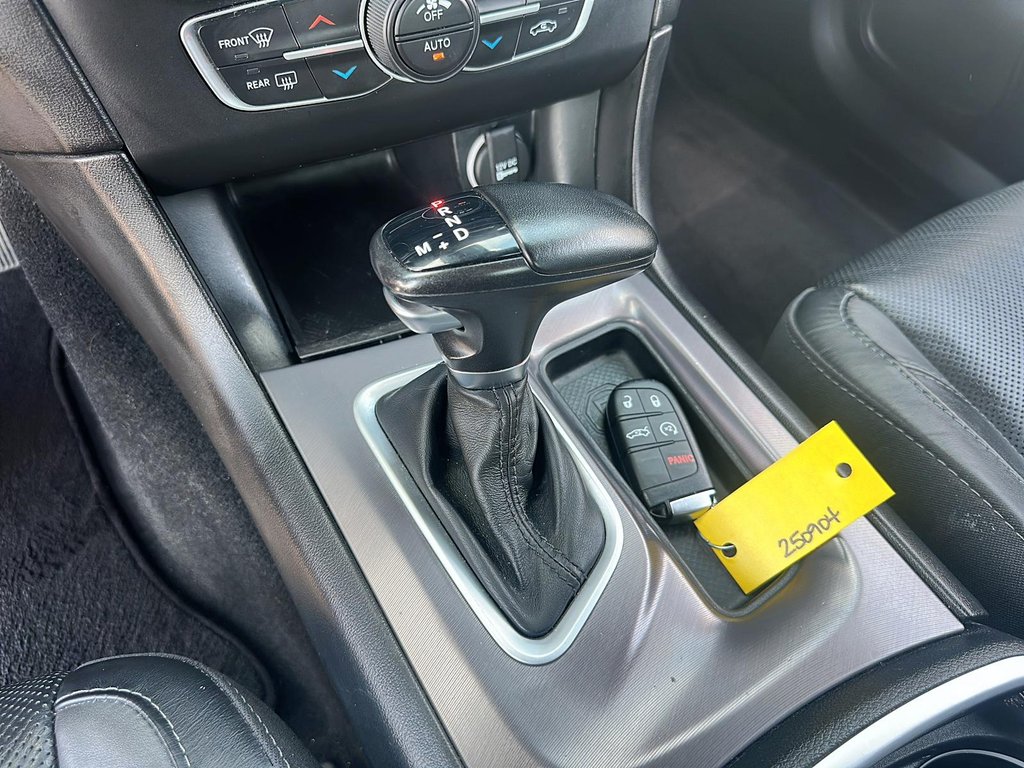 2023 Dodge Charger SXT AWD Sedan in Stratford, Ontario - 14 - w1024h768px