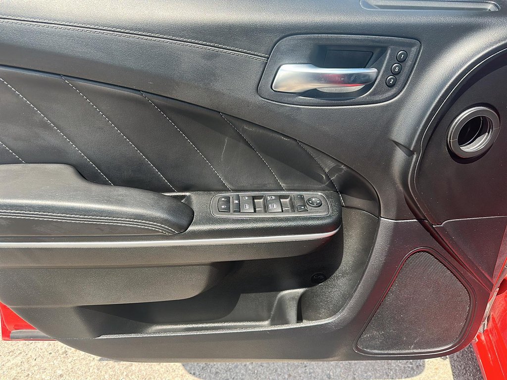 2023 Dodge Charger SXT AWD Sedan in Stratford, Ontario - 10 - w1024h768px