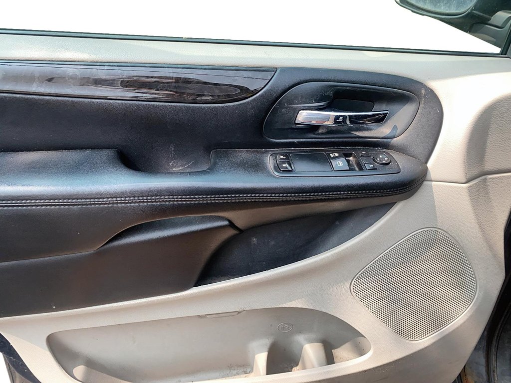 2012 Dodge Grand Caravan CREW Minivan in Stratford, Ontario - 9 - w1024h768px