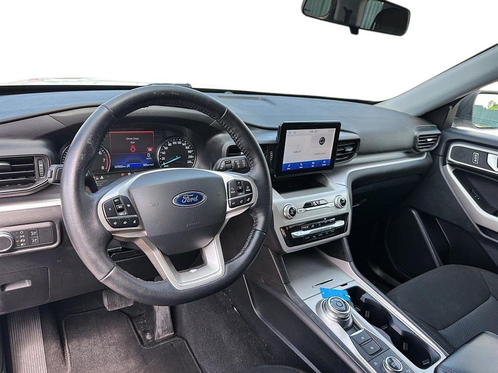 2022 Ford Explorer XLT 4WD-3 ROW SUV in Stratford, Ontario - 8 - w1024h768px