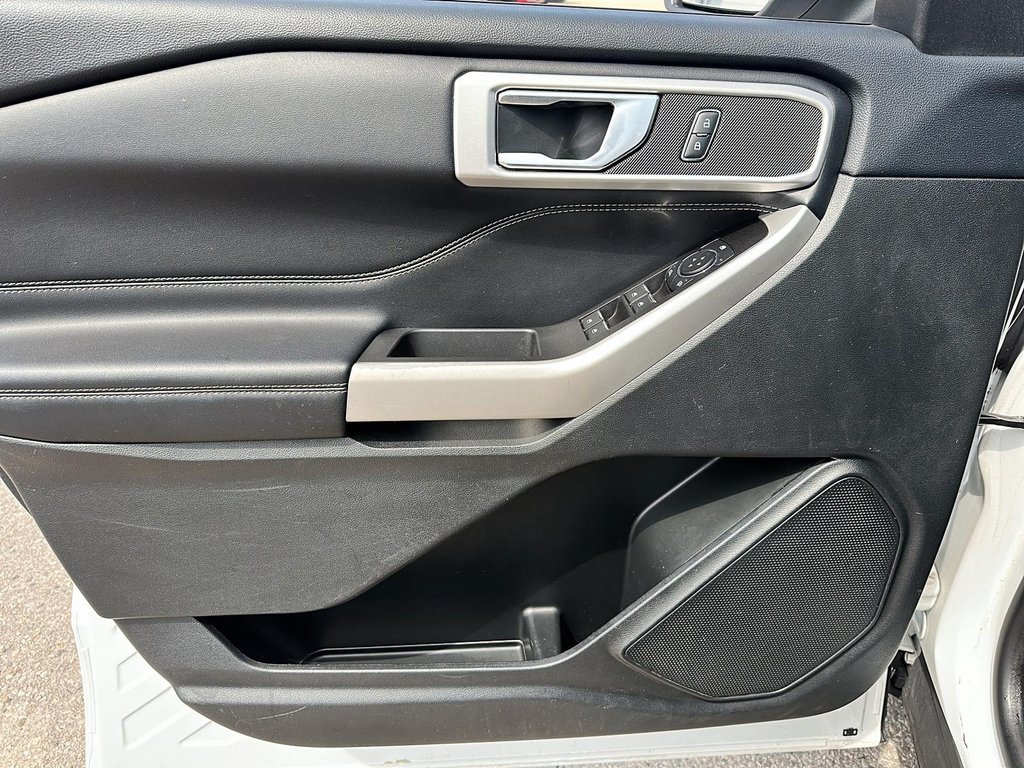 2022 Ford Explorer XLT 4WD-3 ROW SUV in Stratford, Ontario - 9 - w1024h768px