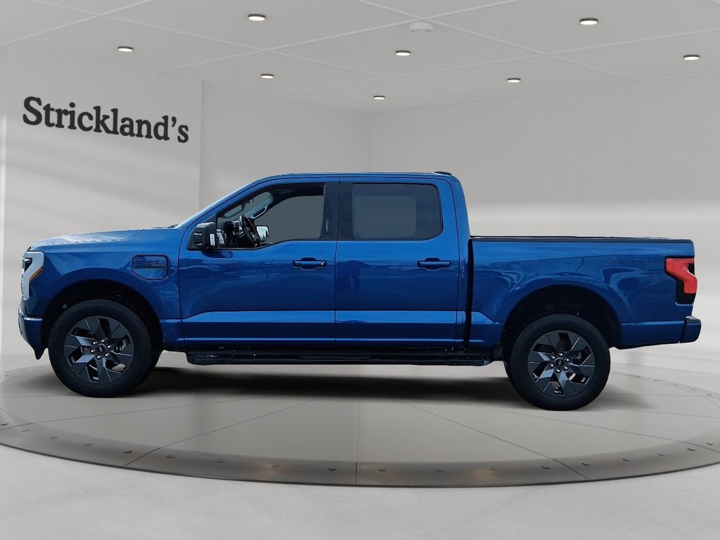 2022 Ford F-150 Lightning SUPERCREW XLT 4X4 in Stratford, Ontario - 5 - w1024h768px
