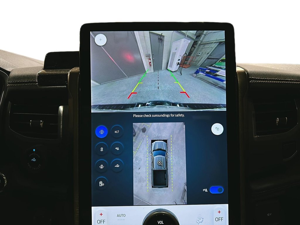 2023 Ford F-150 Lightning SUPERCREW LARIAT 4X4 in Stratford, Ontario - 17 - w1024h768px