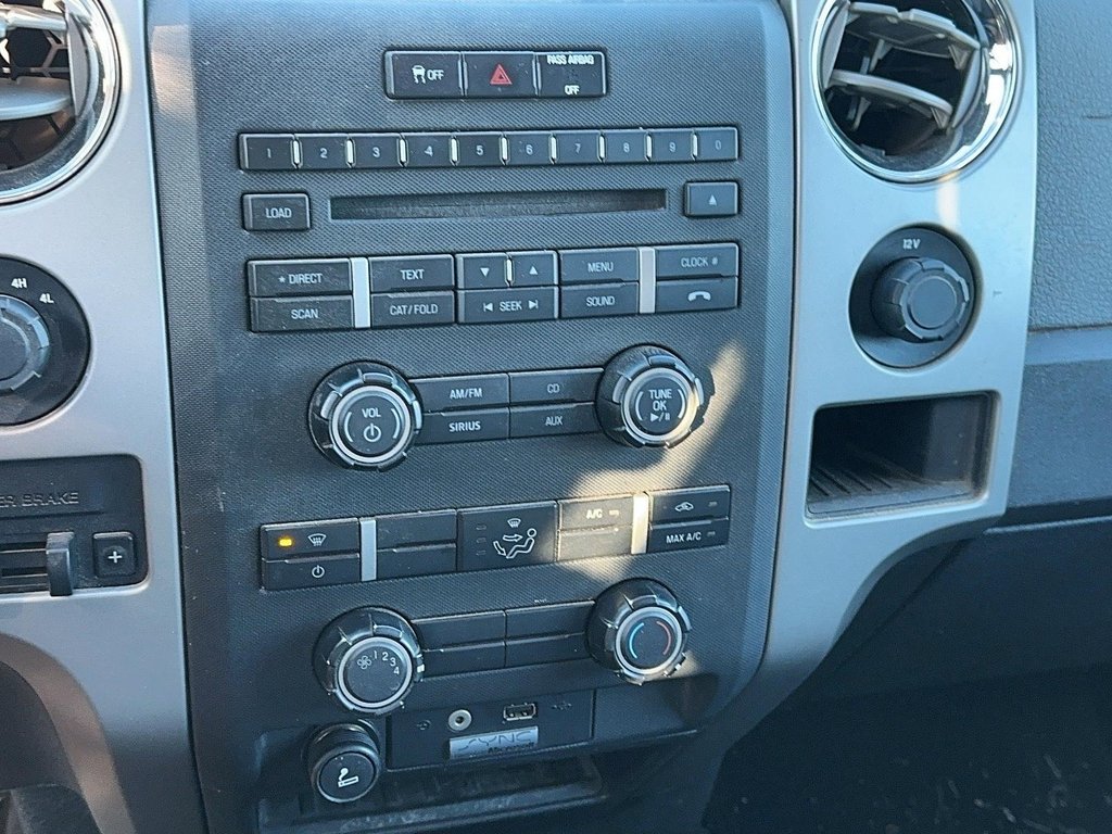 2011 Ford F-150 XLT SUPERCREW 4WD Truck in Stratford, Ontario - 11 - w1024h768px