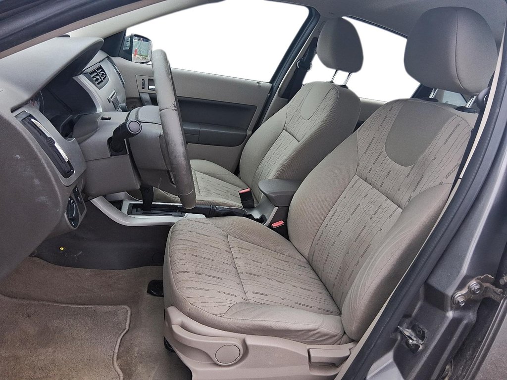 2009 Ford Focus SEL in Stratford, Ontario - 8 - w1024h768px