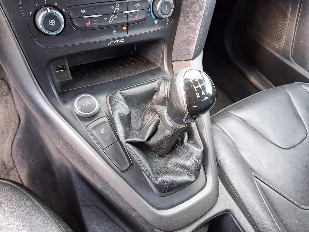 2015 Ford Focus SE in Stratford, Ontario - 16 - w1024h768px