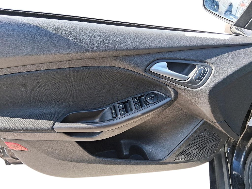 2015 Ford Focus SE in Stratford, Ontario - 11 - w1024h768px