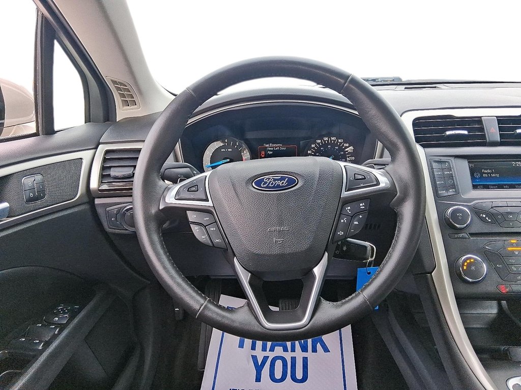 2016 Ford Fusion SE AWD in Stratford, Ontario - 11 - w1024h768px