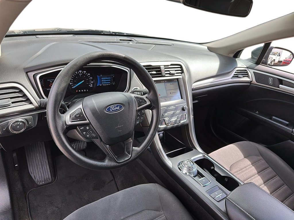 2019 Ford Fusion SE HYBRID in Stratford, Ontario - 8 - w1024h768px