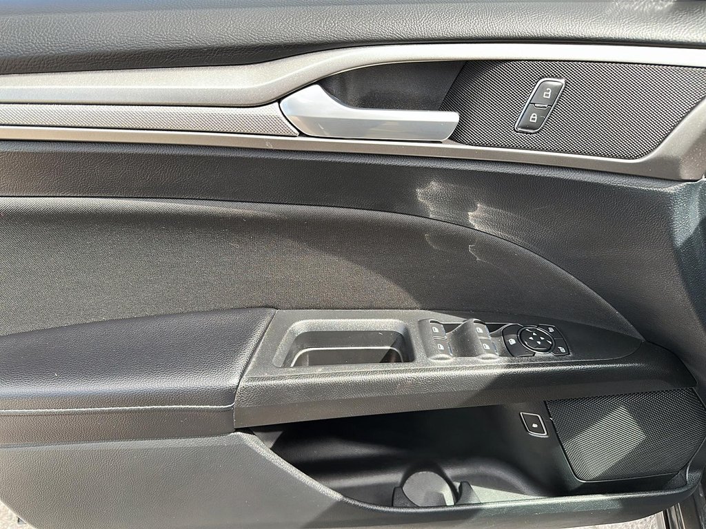 2019 Ford Fusion SE HYBRID in Stratford, Ontario - 9 - w1024h768px