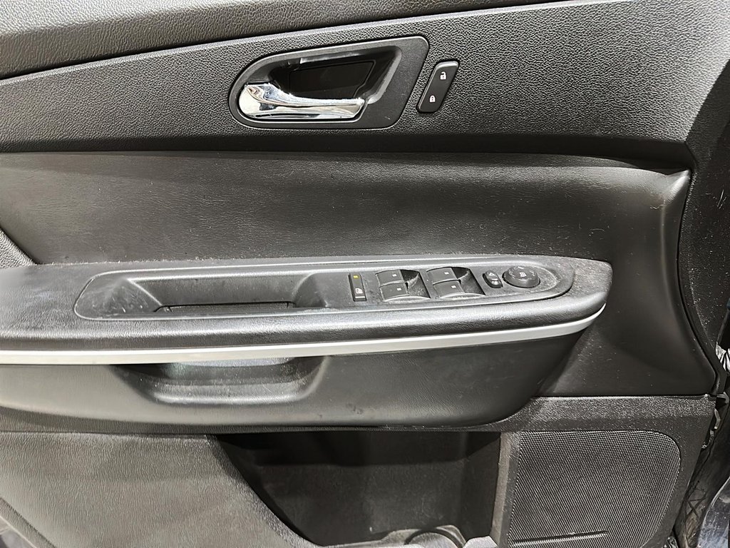 2012 GMC Acadia SLE in Stratford, Ontario - 10 - w1024h768px