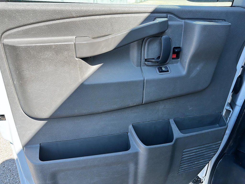 2021 GMC Savana Cargo 135 Van in Stratford, Ontario - 10 - w1024h768px
